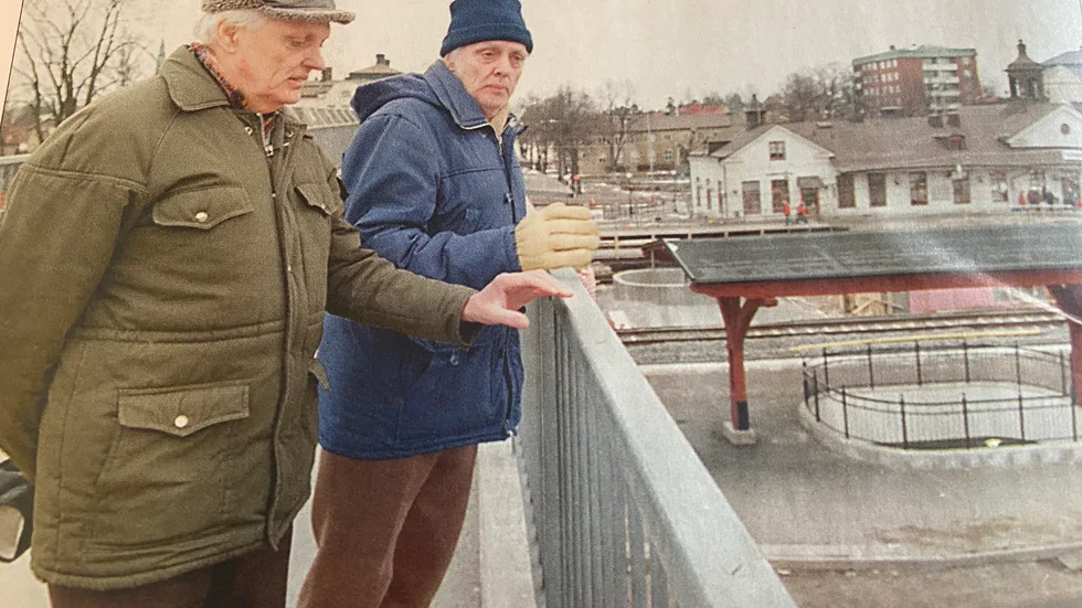 Tvillingbröderna Karl-Georg och Nils-Helge Larsson från Vingåker åkte in till Katrineholm för att ta sig en sista titt på bron i lördags.