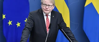 Demokratin i fara när S trotsar om försvaret