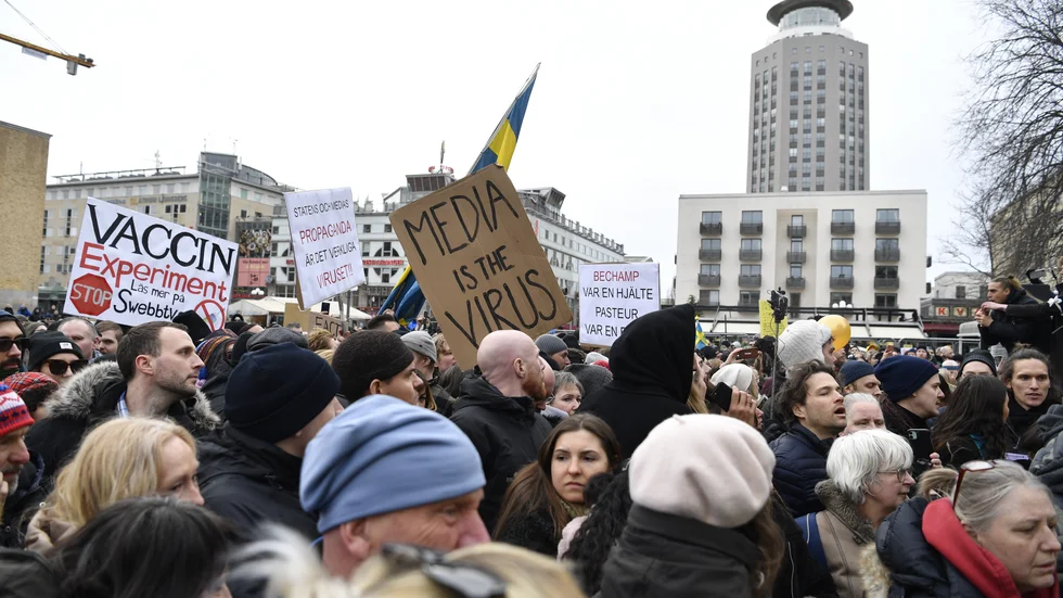 "Tusenmannamarschen för frihet & sanning" har hållit flera demonstrationer där motståndare mot coronarestriktioner samsas med anhängare av olika konspirationsteorier.
