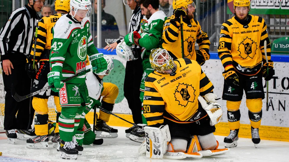 Gustaf Lindvall överlistades av både Leon Bristedt och Olli Palola i den femte och avgörande SM-semifinalen, trots spelspel mellan stolparna.