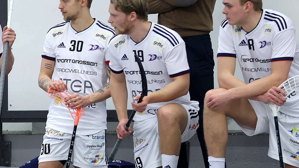 Tekniske backen Daniel Johansson (i mitten) har vuxit in i spel på SSL-nivån och har skrivit på för två nya år med Växjö.