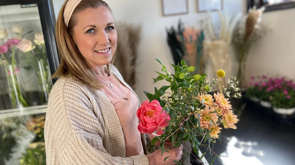 "Det är ett otroligt tacksamt jobb att få sprida glädje med blommor" säger Maria Eriksson som driver Pionen Blomsterdesign i Lindö.