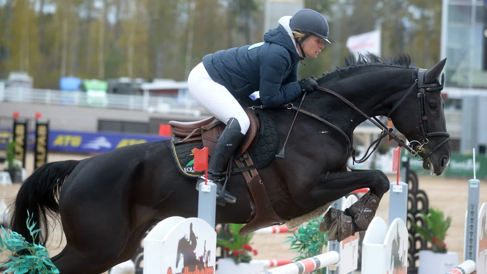 Linda Heed och Escalade startade den andra veckans Sundbyholmstävlingar med en felfri ritt.