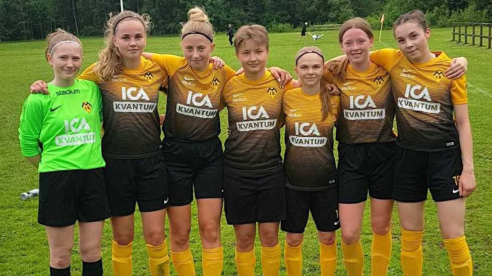 Debuterande målvakten Alice Svedberg, tillsammans med Myckles målskyttar: Elsa Lindberg, Emma Lövgren, Saga Wahlberg Burlin, Hanna Lundmark, Tindra Johansson och Karolina Hedberg.