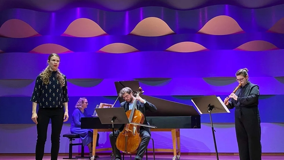 Bara Barock består av Emma Fagerström, sopran, Johannes Rydén, barockcello, Kerstin Baldwin Sterner, cembalo, och Yael Tishler, blockflöjt.