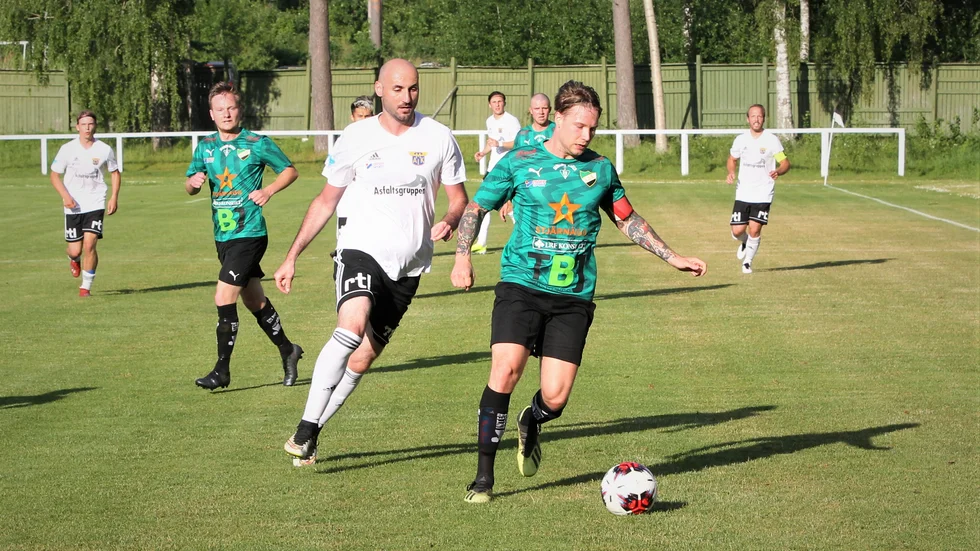 De lokala serieförslagen har kommit. Så här såg det ut när Malmslätt och Linghem möttes i division 4 i fjol. 