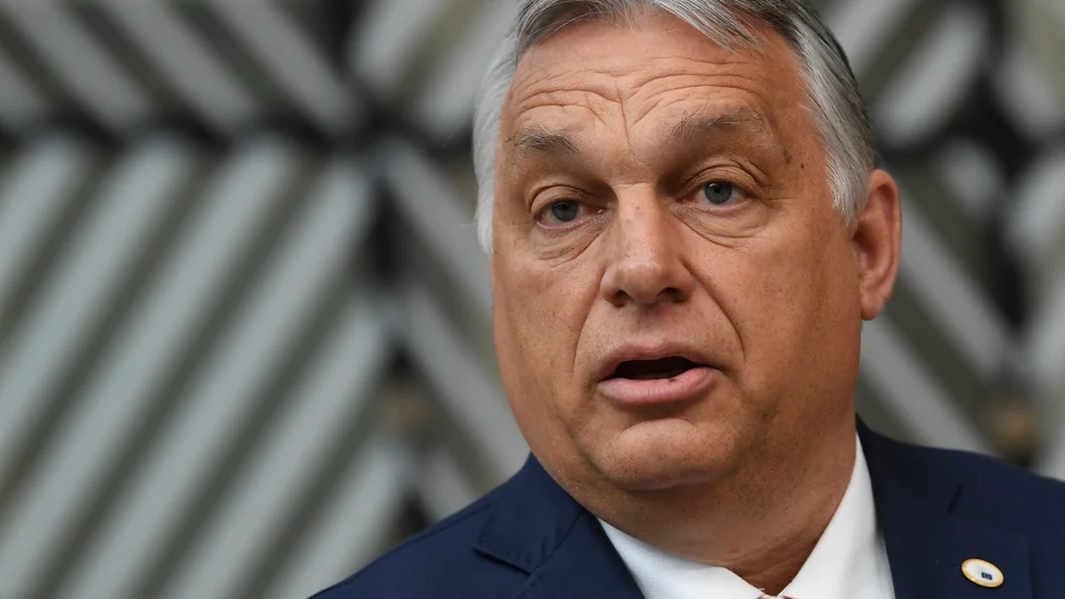 Ungerns premiärminister Viktor Orbán försvarar sitt lands omdiskuterade nya lag kring uppvisande av bland annat homosexualitet i reklam och sexualundervisning.