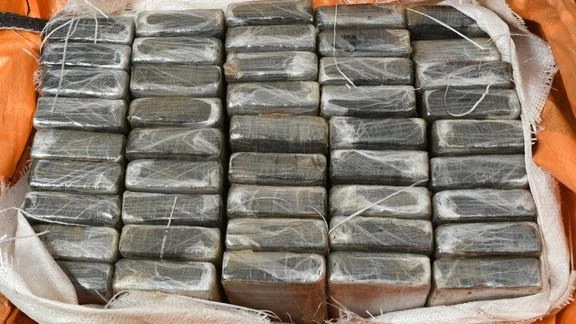 Tullverket hittade 150 kilo kokain när en container i Göteborgs hamn undersöktes. Foto: Tullverket.