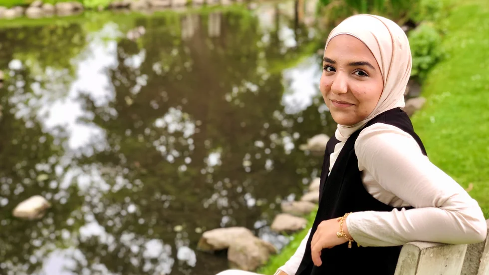 Shahed Amoura flydde från krigets Syrien när hon var sju år. ”Mamma och pappa är mina förebilder. De har gjort så bra saker med sina liv. De har lämnat sina familjer bara för min och mina syskons skull – för att vi ska få växa upp i fred.” 