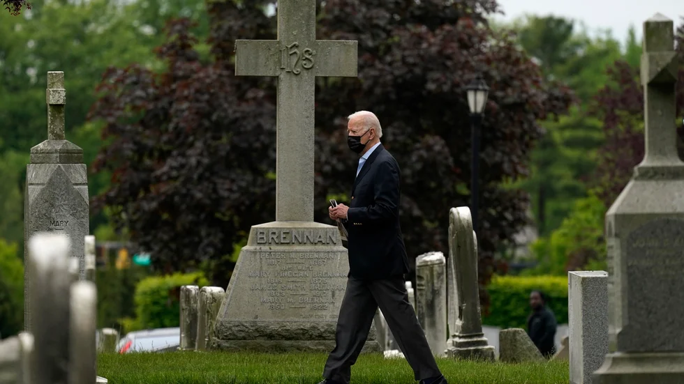 Joe Biden på väg från ett gudstjänstbesök i den katolska kyrkan St Joseph on the Brandywine i Wilmington, Delaware, den 16 maj.