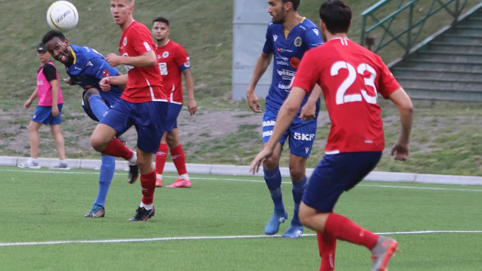 Brhane Samson Mesfuns höger var exakt och välplacerad i krysset. Det var reducerat, men med kvarten kvar fick David Strömgren sitt andra gula kort och blev utvisad. Ett av många märkliga domslut som gick emot VFC i förlustmatchen mot Karlslund.
