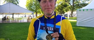 Fredrik har cyklat 30 rundor: "Jag är superglad"