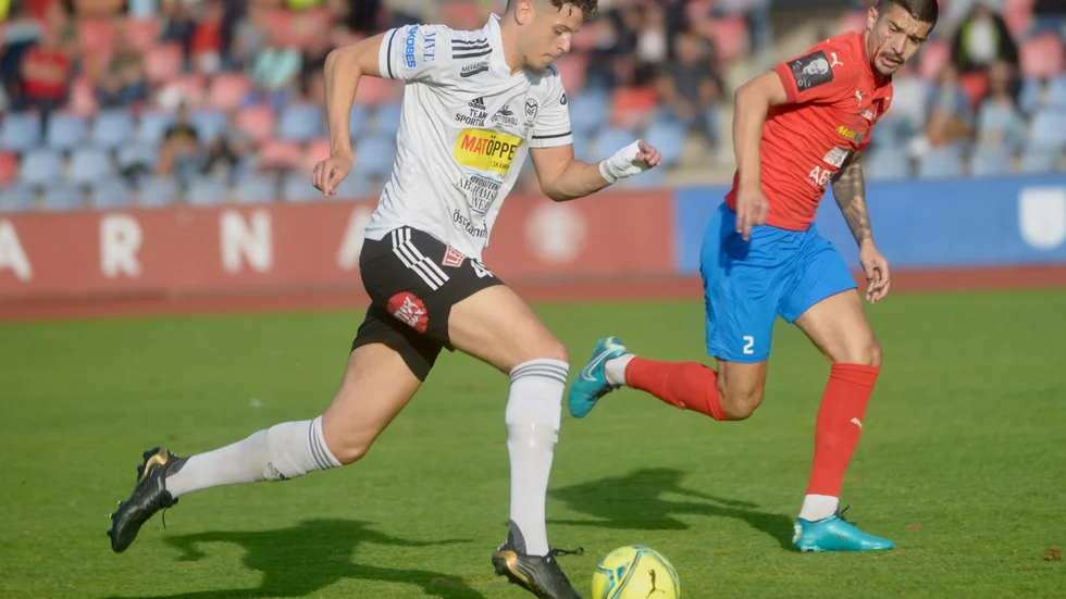 Alexandar Mutic är på språng mot framtiden med Motala AIF. Anfallaren och skyttekungen har skrivit på för ytterligare två år i Maif. "Det här är en båt jag vill sitta i", säger Mutic.