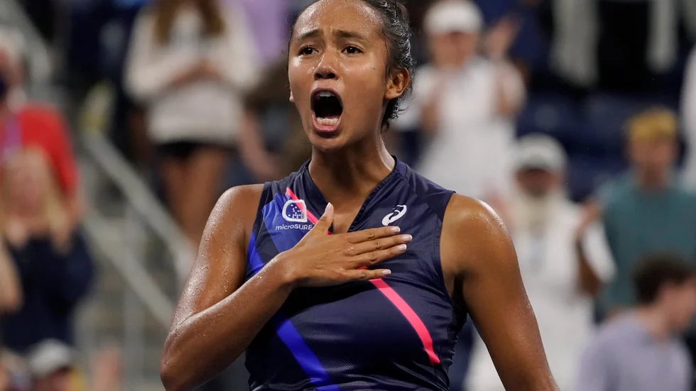 Leylah Fernandez jublar efter segern mot Angelique Kerber.