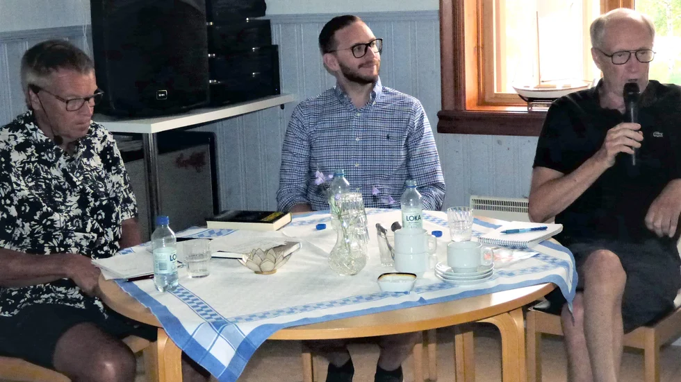 Janne Sparrman, samtalsledare och debutförfattarna Anders Salander och K-G Bergström samtalade kring sina böcker och sitt författarskap.