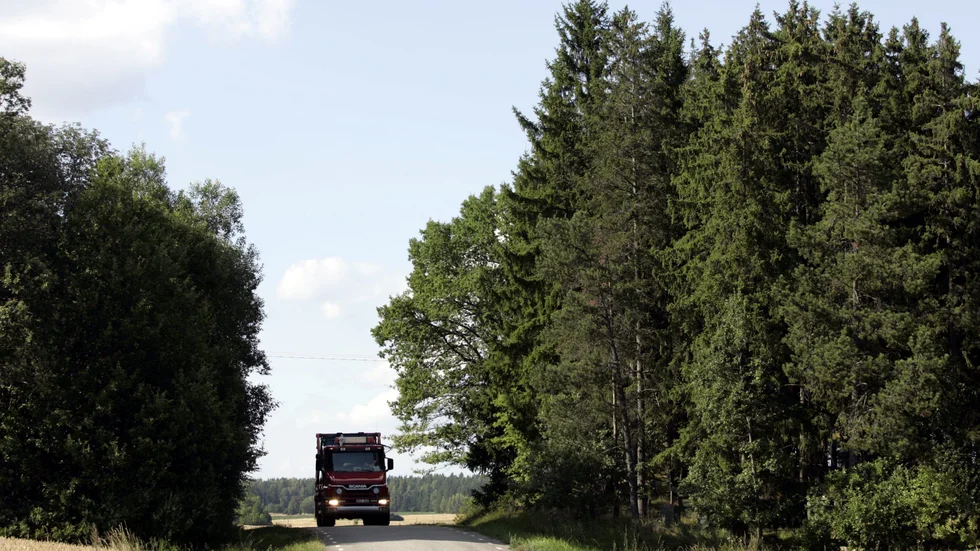 Håll maxhastgheten på smala vägar skriver signaturen "Arg sommarbadare".