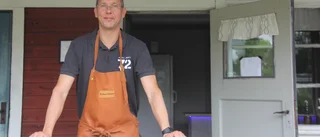 Han är busschauffören som röker ost mellan körningarna