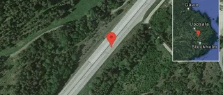 Personbil stillastående på E4