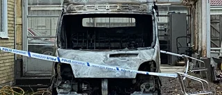 Skåpbil i lågor i Västervik – misstänkt mordbrand
