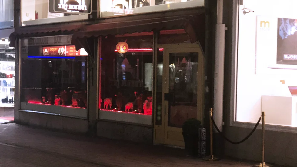 Taj Mahals förre ägare förlorade en rättstvist förra året mot en anställd år 2002. Nu stäms mannen igen.
