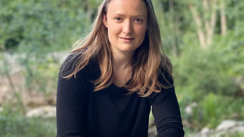 Lovisa Johansson och Feministiskt initiativ vill höja skatten i Uppsala med 6 öre, och på så sätt slippa göra effektiviseringar i kommunens verksamheter under nästa år.