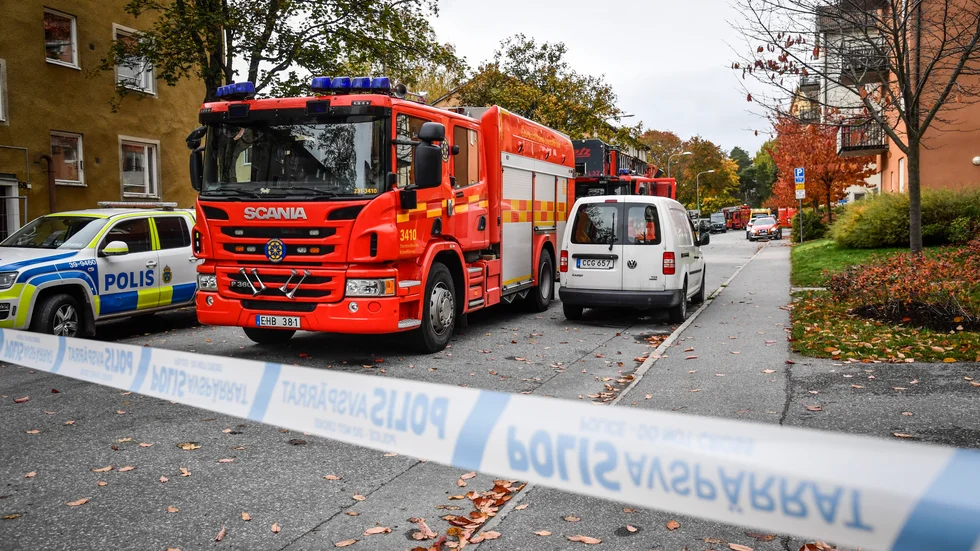 Räddningstjänst och polis på plats i Bagarmossen i tisdags.