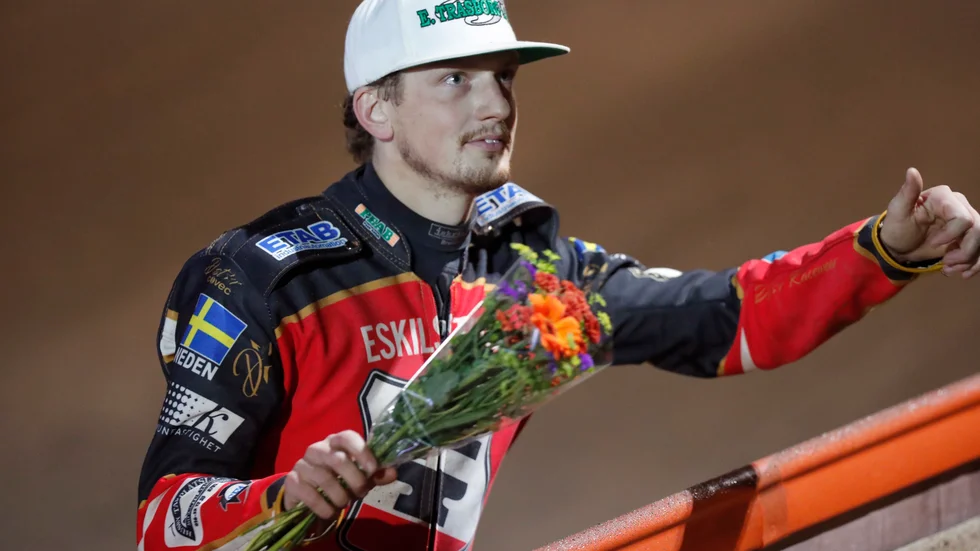 Linus Eklöf, som har tre SM-guld med Smederna, väljer att avsluta karriären.