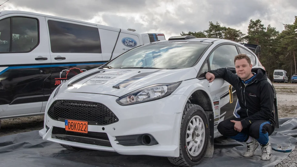 Christoffer “Kicken” Jacobsson har äntligen fått sin nya rallybil klar, en riktig “värsting” och målet är att köra SM nästa säsong, han har ett SM-brons sen tidigare, 2014.