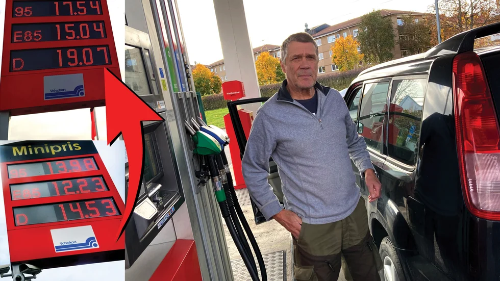 I mars förra året var bensinpriserna rekordlåga. När vi besöker samma mack i Eskilstuna nu är det nya siffror på tavlan. "Det finns inget att välja på, det är bara att tanka", säger Hans Blomstedt.