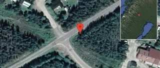 Stopp på väg 747 på grund av trafikolycka med två personbilar