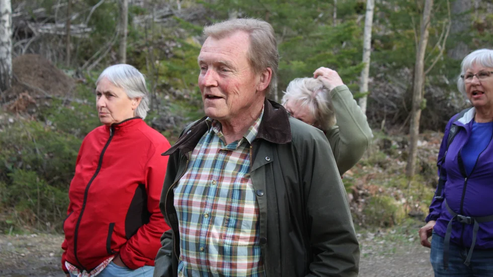 Kommunalrådet Hugo Andersson (C) agerade nyligen guide för Naturskyddsföreningens medlemmar till en biotop på hans marker. 
