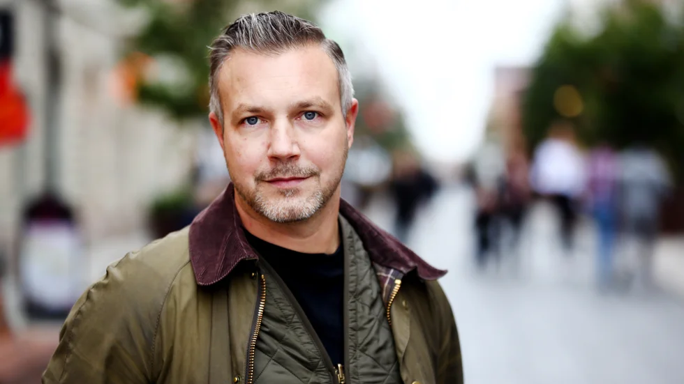 Näringslivsdirektör Niklas Edmark har i uppdrag att undersöka förutsättningarna för att etablera en sjömack i Sundbyholms hamn.