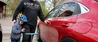 Jonas har elbil men kan inte ladda där han bor: "Känns som en utopi"