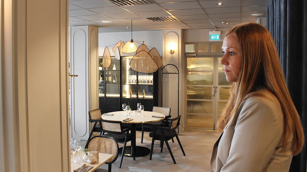 Stina Porsgaard på Västerviks Stadshotell betonar att det inte finns några restriktioner eller rekommendationer om att inte gå på julbord. 