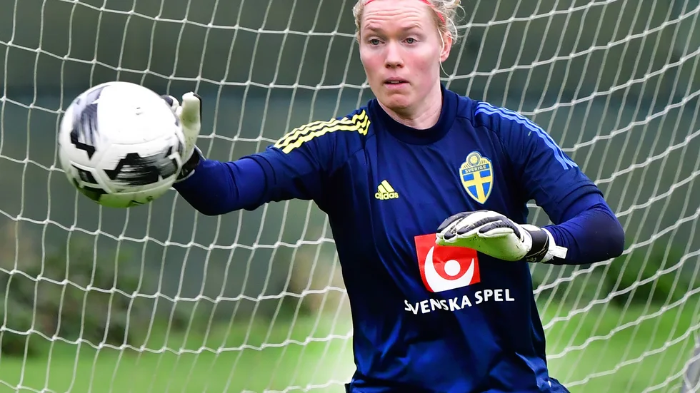 Hedvig Lindahl under en träning inför VM-kvalet i Dublin.