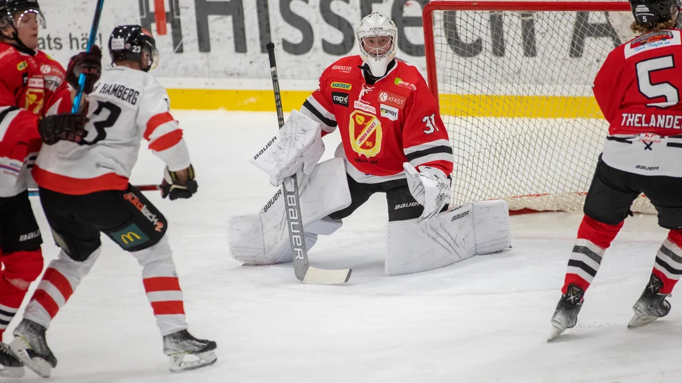 Målvakten Albin Mörck i Linden hade en hel del att stå i hemma mot Nyköping under onsdagskvällen.
