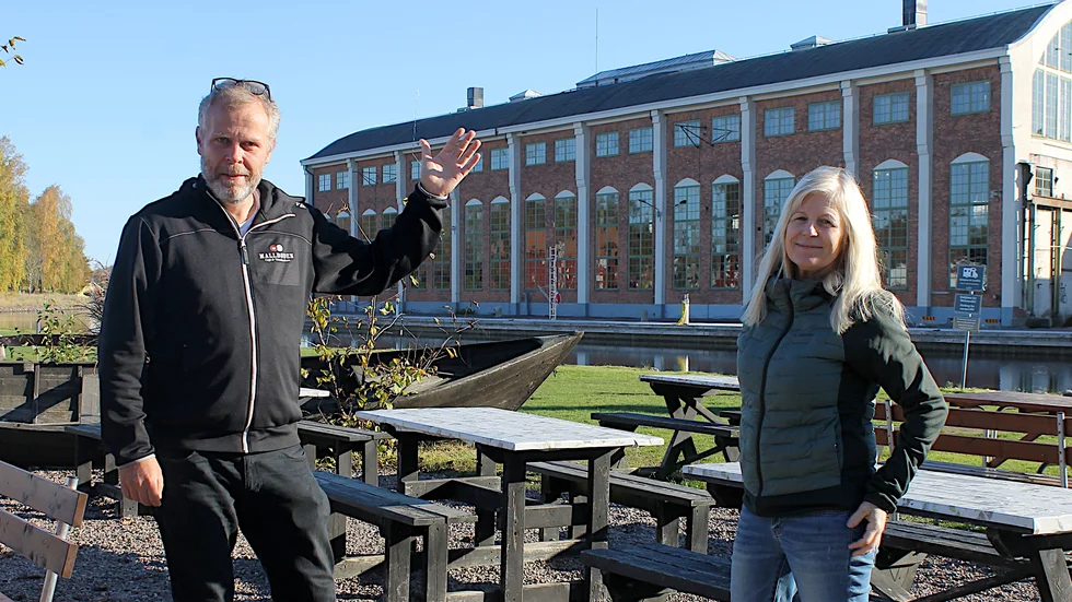 Thomas Isaksson och Ann Lövgren, Mallboden, ser fram emot att få se vad som ska hända i området när Serneke tar över Gamla Motala Verkstad.