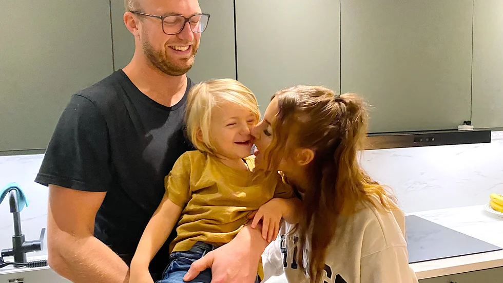 För sex år sedan räddade Ida livet på Gustav när hans hjärta stannade. I 20 minuter gjorde hon hjärt- lungräddning (HLR) på honom innan ambulansen kom. För två år sedan föddes parets son Charlie och livet går vidare för familjen.