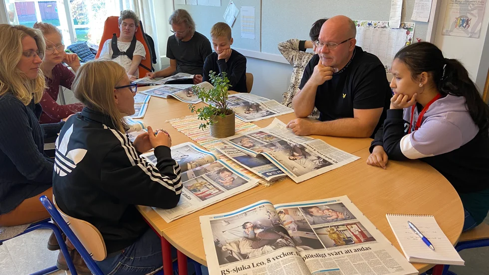 Under tidningsveckan har varje morgon hos klass 6–9 på särskolan börjats med att läsa nyheter från Strengnäs Tidning.