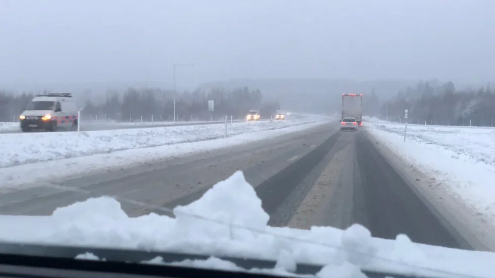 Väglaget på E4 norr om Skellefteå var spårigt av snömodd på fredagsmorgonen.