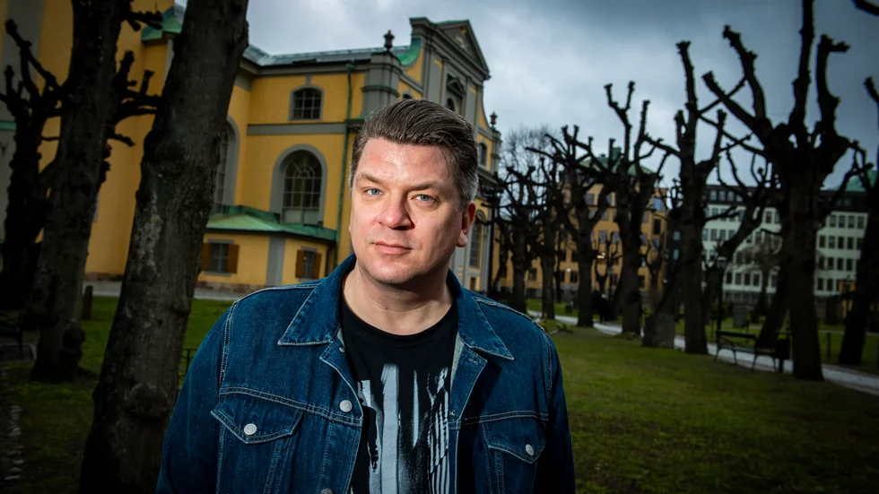 Författaren Mats Strandberg är aktuell med skräckboken ”Konferensen", som handlar om ett gäng kollegor som hamnar på den värsta teambuildingen någonsin.