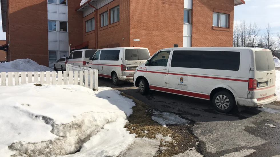 På torsdagen beslutade Gällivare tingsrätt att tre av de fyra åtalade som misstänkts för utpressning, grov misshandel och människorov skulle stanna kvar i häktet i väntan på dom. 