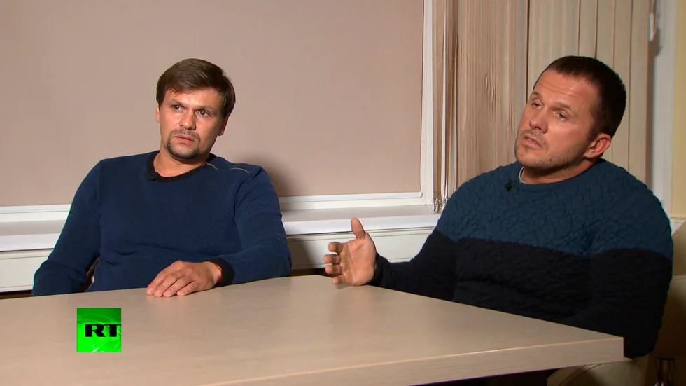 "Ruslan Bosjirov" till vänster och "Aleksandr Petrov" till höger, i en intervju där de berättade om sina turistplaner i Salisbury. Arkivbild.