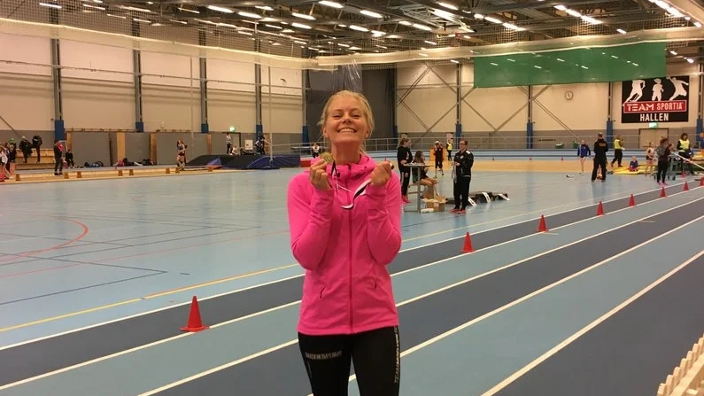Evelina Erlandsson är inte en person som ger upp i första taget. Efter tre år med skador kunde hon göra tävlingscomeback i helgen.