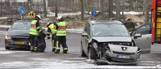Två personer till sjukhus efter krock i Nyköping