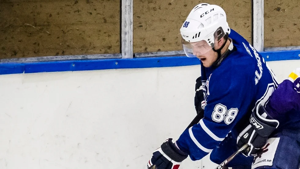 Bra att ha när matcher i allfyran ska till att avgöras: Niclas Claesson gjorde 7–7 och assisterade sedan till 8–7 som blev matchens sista.