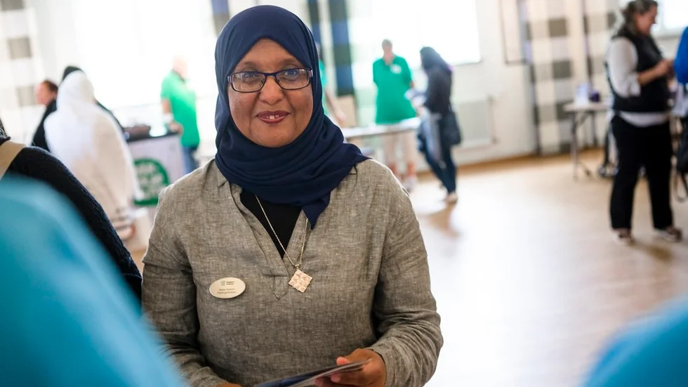 Hawa Hashim, språkstödjare i Vingåkers kommun, säger att många vill veta mer om hur svenska valsystemet fungerar.