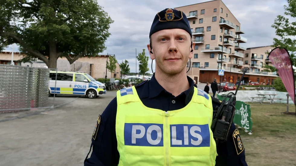 När vi möter ingripandepolisen Pontus Robrandt under lördagskvällen kan han berätta att det varit en lugn Vis-helg, utan några beskymmer från polisens sida.