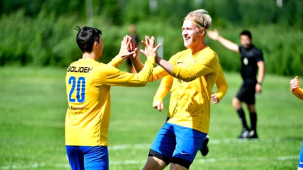 Rönnskär krossade Hjoggböle med 7–1 och är ikapp serieledande Robertsfors.