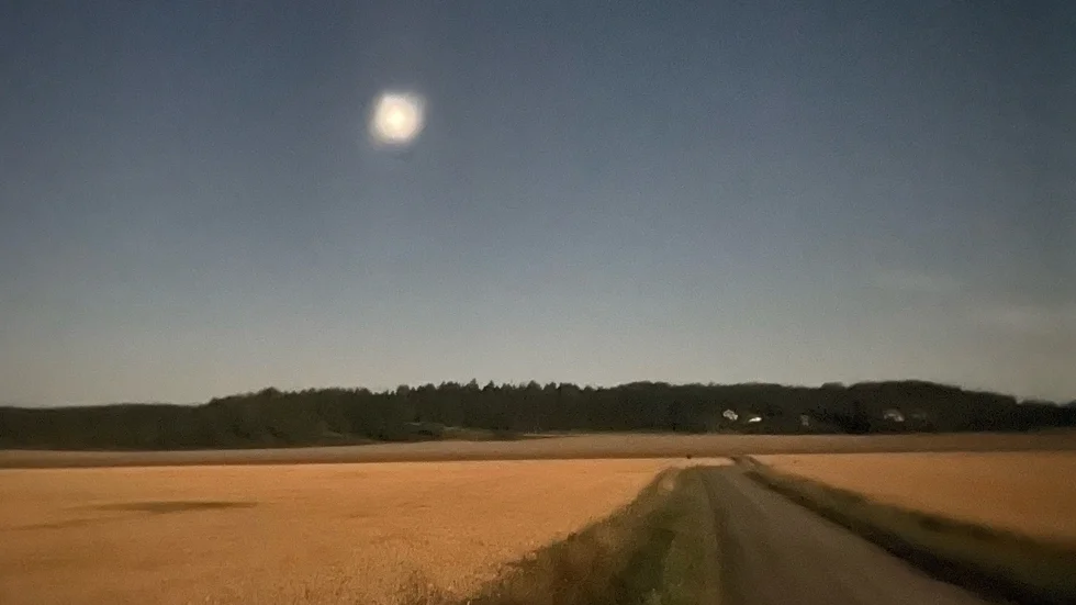 Ett större ljusfenomen lyste upp himlen natten mot lördag.